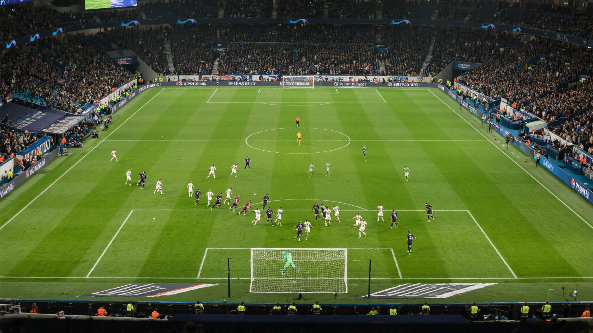 “巴黎在2024-25欧冠控球榜中独占鳌头,包揽前六名中的四席” 足球比赛瞬息万变,但无论技战术发展到哪一阶段,“控